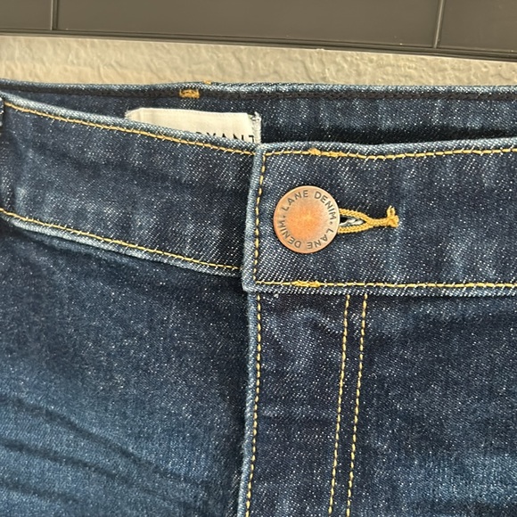 Flex magic waistband signature fit, midrise boyfriend midi short - Picture 3 of 7